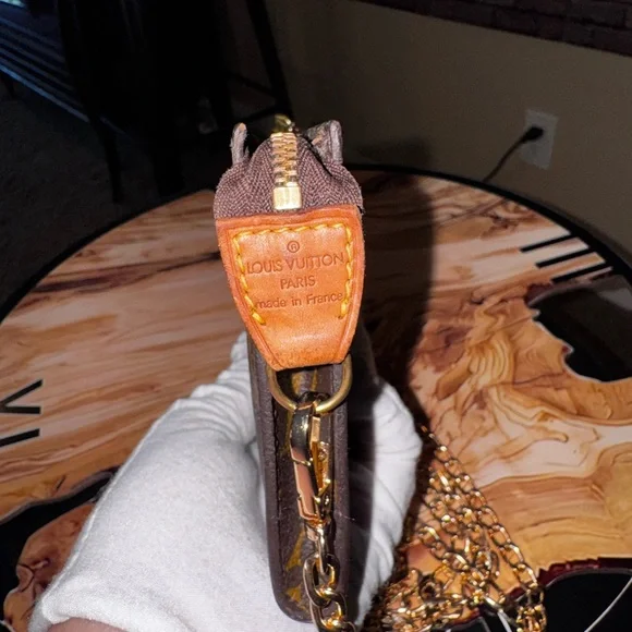 LOUIS VUITTON GM Monogram Pochette/Pouch Mini Bag. - Picture 6 of 13